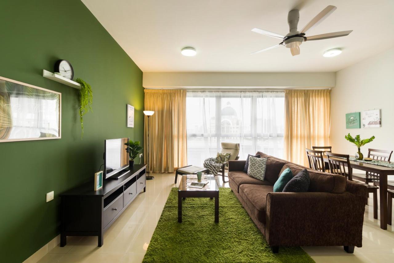Pj8 Service Suites By Airhost Petaling Jaya Buitenkant foto