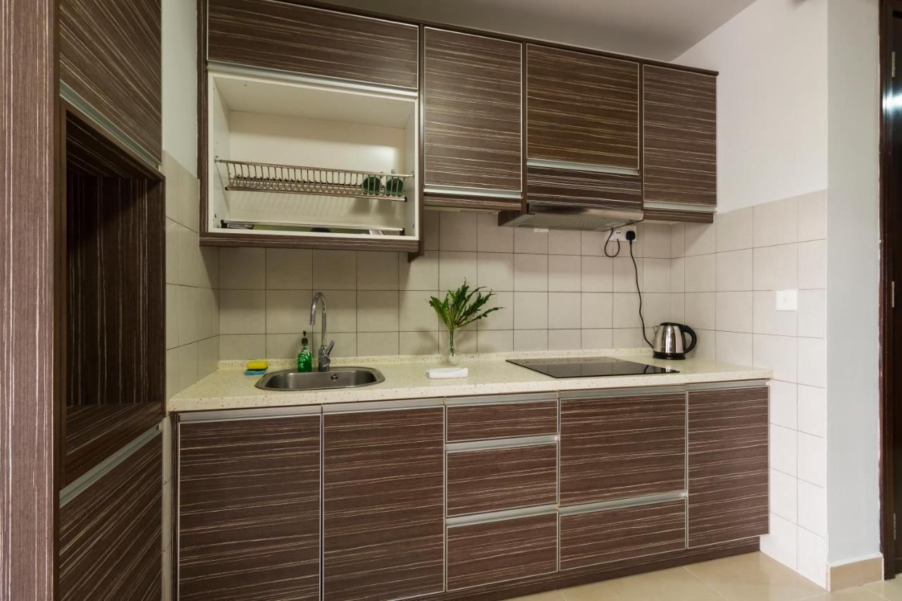 Pj8 Service Suites By Airhost Petaling Jaya Buitenkant foto